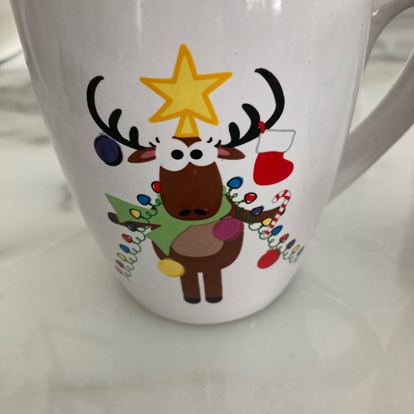 4 Holiday Mugs Reindeer Theme - Picture 3 of 6